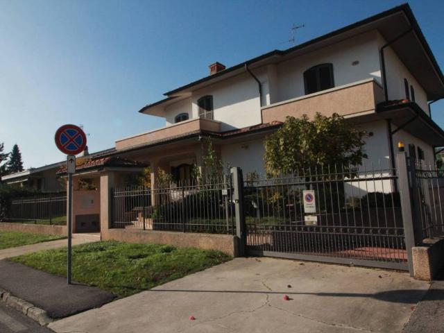 Villa Indipendente in vendita a Melzo, Lombardia