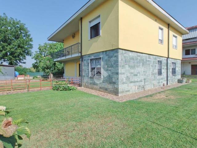 Villa Indipendente in vendita a Cassano d'Adda, Milano