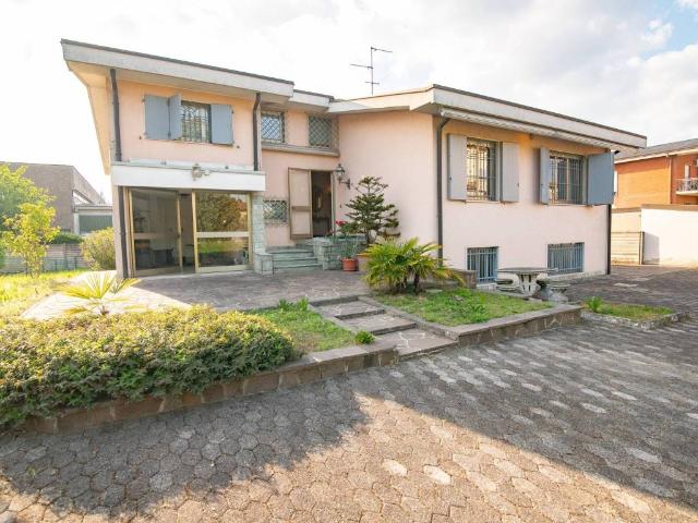 Villa Indipendente in vendita a Cassano D'adda, Lombardia