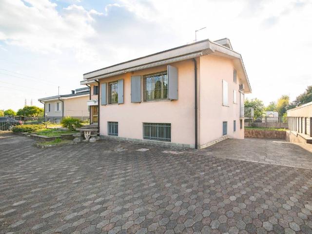 Villa Indipendente in vendita a Cassano D'adda, Lombardia