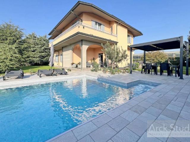 Villa Indipendente in vendita a Cassano D'adda, Lombardia