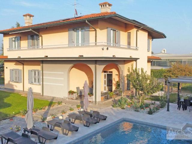 Villa Indipendente in vendita a Cassano D'adda, Lombardia