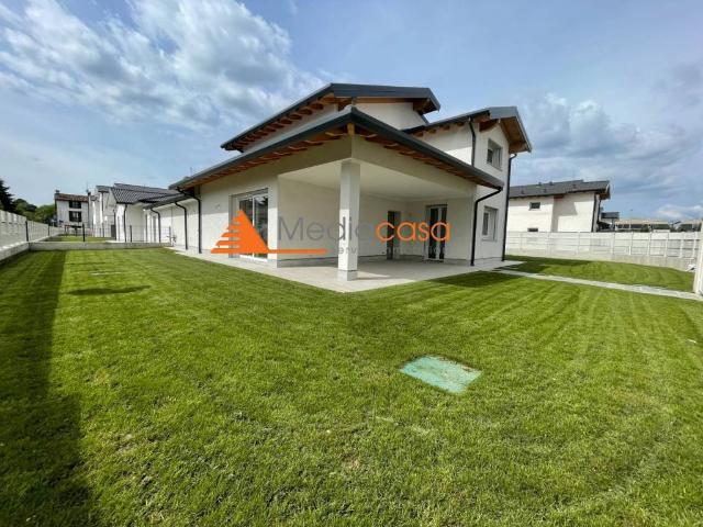 Villa Indipendente in vendita a Cassano D'adda, Lombardia