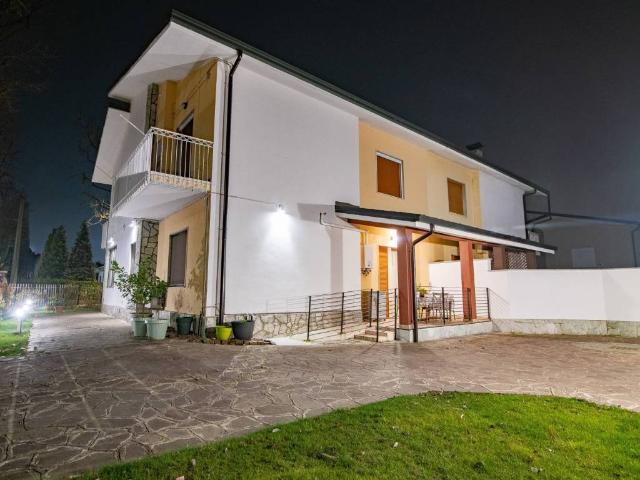 Villa Indipendente in vendita a Cassano D'adda, Lombardia
