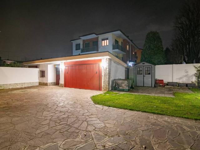 Villa Indipendente in vendita a Cassano D'adda, Lombardia