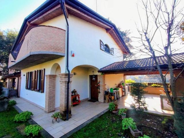 Villa Indipendente in vendita a Cassano D'adda, Lombardia