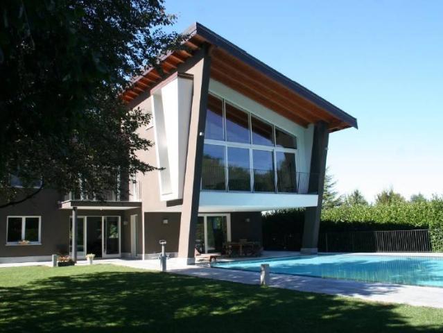 Villa Indipendente in vendita a Gallarate, Lombardia