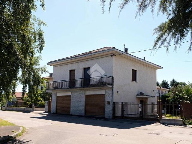 Villa Indipendente in vendita a Villa, Cassano Magnago