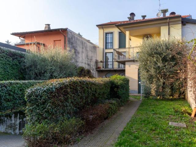 Villa Indipendente in vendita a Villa, Cassano Magnago
