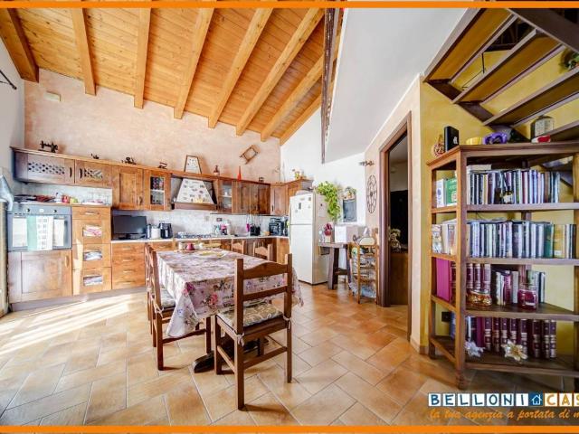Villa Indipendente in vendita a Villa, Cassano Magnago
