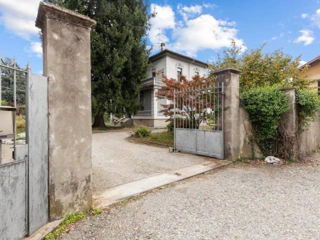 Villa Indipendente in vendita a Villa, Cassano Magnago