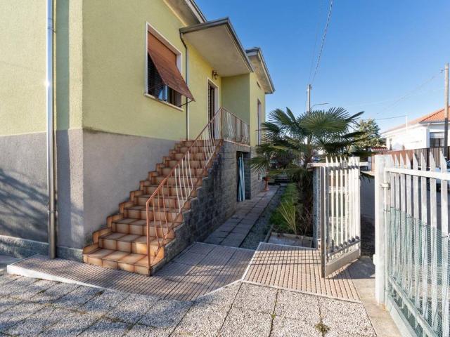 Villa Indipendente in vendita a Cassano Magnago, Lombardia