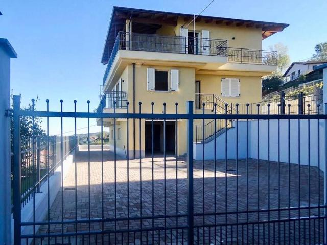 Villa Indipendente in vendita a Piemonte, Asti