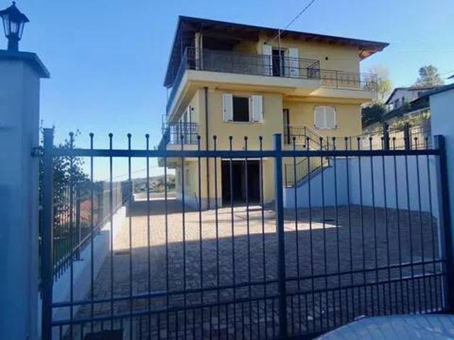 Villa Indipendente in vendita a Piemonte, Asti
