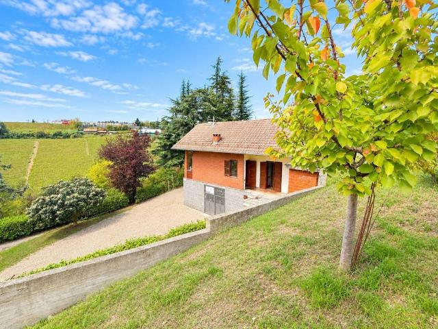 Villa Indipendente in vendita a Cassinasco, Asti