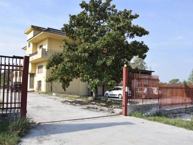 Villa Indipendente in vendita a Pignataro Interamna, Frosinone