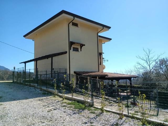 Villa Indipendente in vendita a Cassino, Lazio