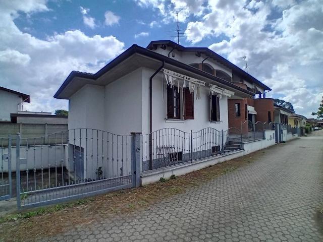 Villa Indipendente in vendita a Cassolnovo, Pavia
