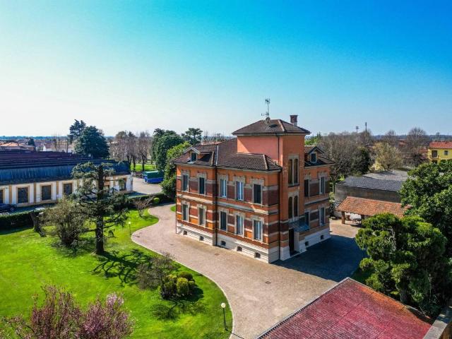 Villa Indipendente in vendita a Cassolnovo, Lombardia