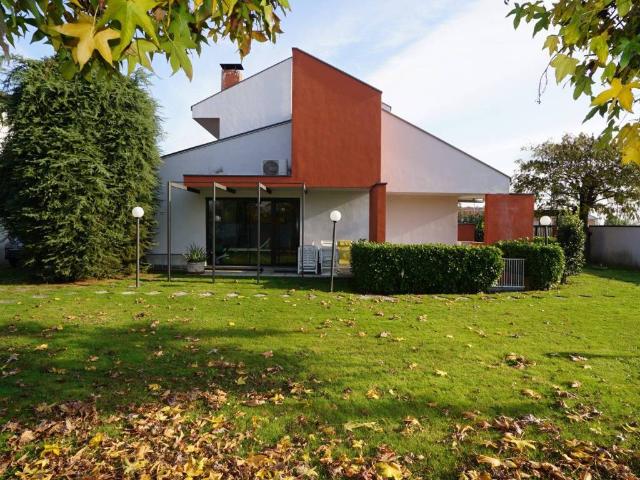 Villa Indipendente in vendita a Cassolnovo, Pavia
