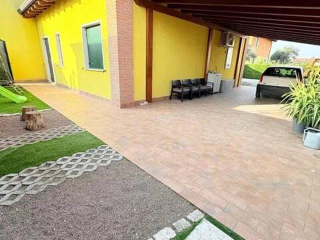 Villa Indipendente in vendita a Castagnaro, Veneto