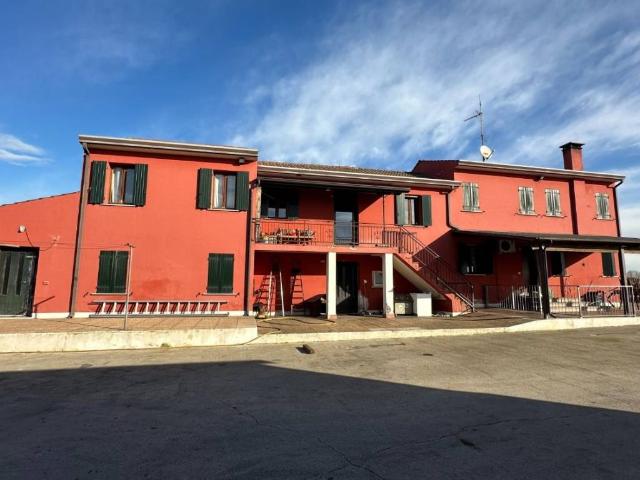 Villa Indipendente in vendita a Castagnaro, Veneto