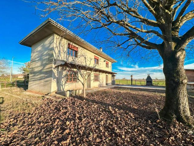 Villa Indipendente in vendita a Castagnaro, Veneto