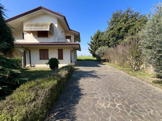 Villa Indipendente in vendita a Castagnaro, Veneto