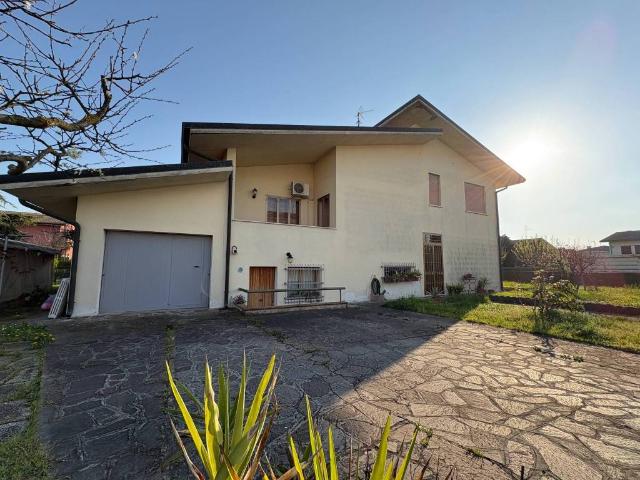 Villa Indipendente in vendita a Castagnaro, Veneto