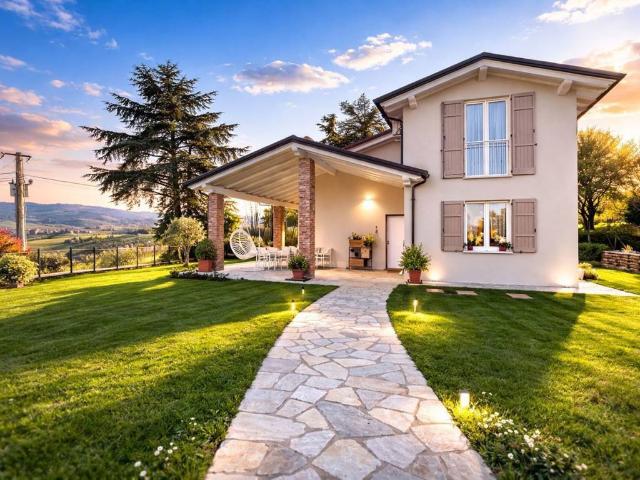 Villa Indipendente in vendita a Castana, Lombardia