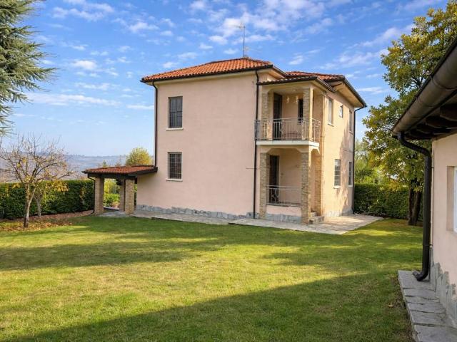 Villa Indipendente in vendita a Castana, Lombardia