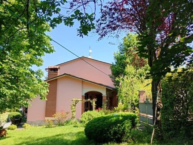 Villa Indipendente in vendita a Castana, Lombardia