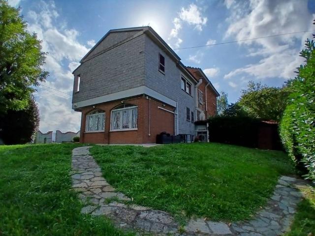 Villa Indipendente in vendita a Castana, Lombardia