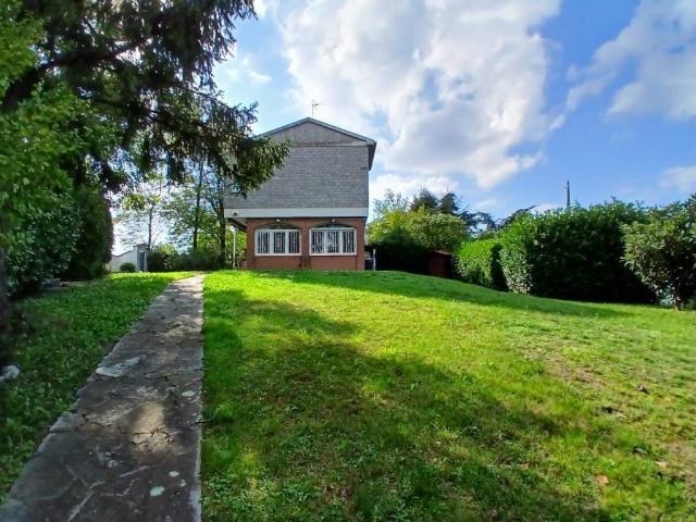 Villa Indipendente in vendita a Castana, Lombardia