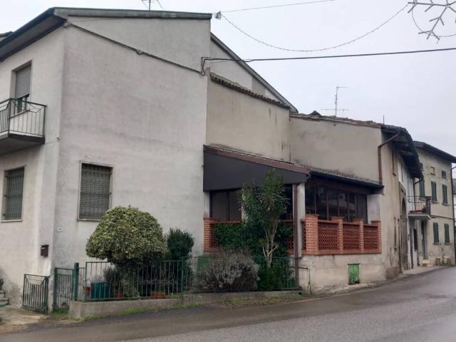 Villa Indipendente in vendita a Castana, Lombardia