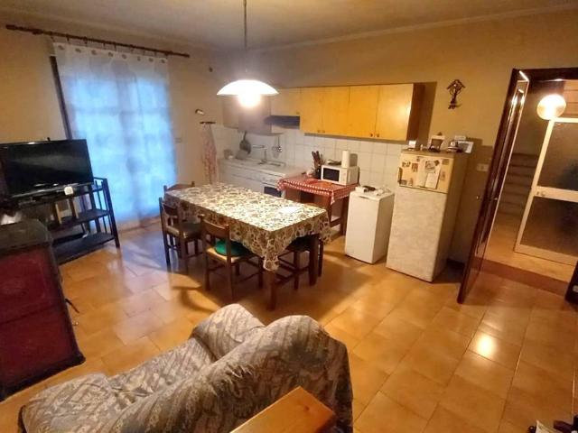Villa Indipendente in vendita a Castana, Lombardia