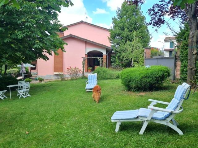 Villa Indipendente in vendita a Castana, Lombardia