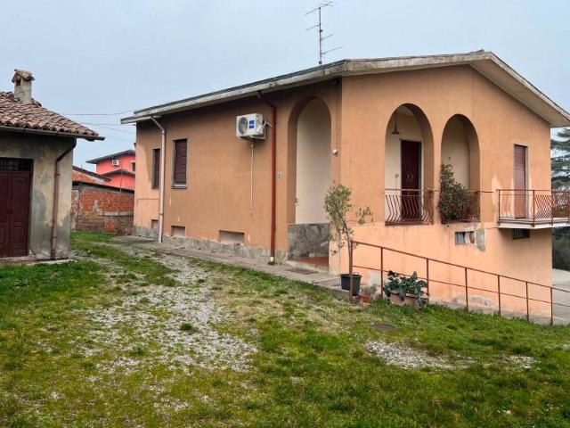 Villa Indipendente in vendita a Castana, Lombardia