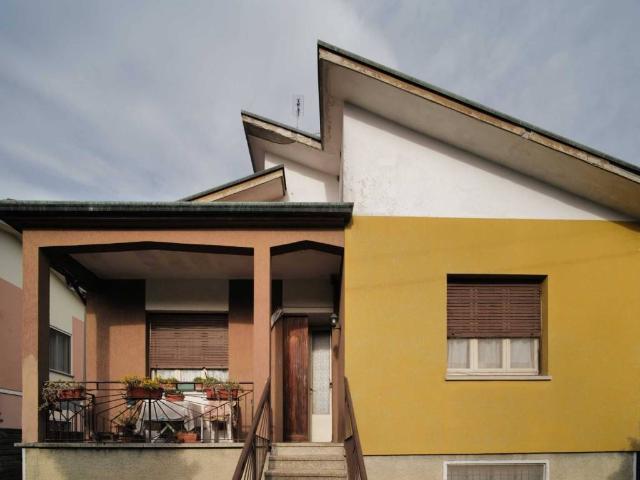 Villa Indipendente in vendita a Castano Primo, Lombardia