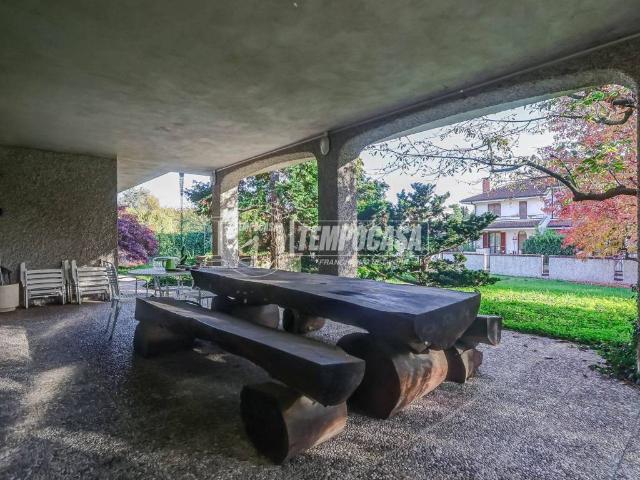 Villa Indipendente in vendita a Castano Primo, Lombardia