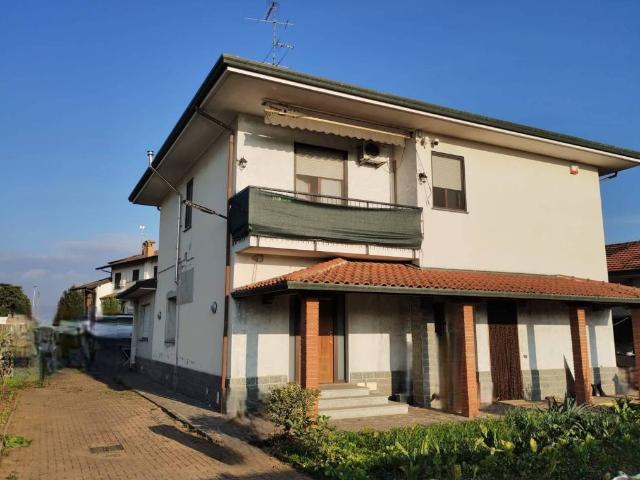 Villa Indipendente in vendita a Castano Primo, Lombardia