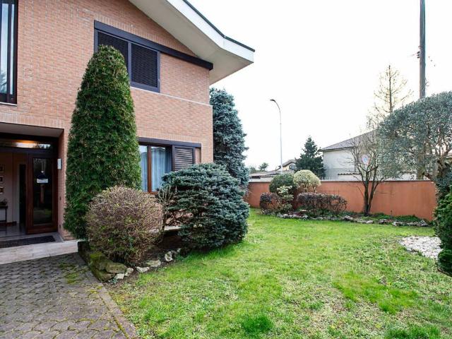 Villa Indipendente in vendita a Castano Primo, Lombardia