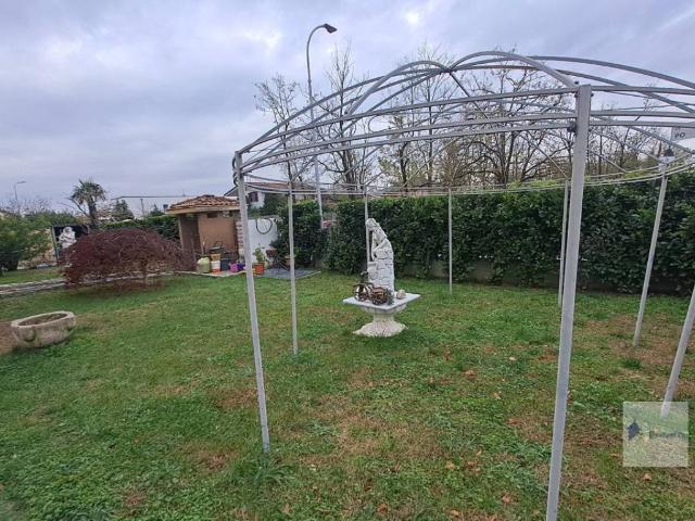 Villa Indipendente in vendita a Castano Primo, Lombardia