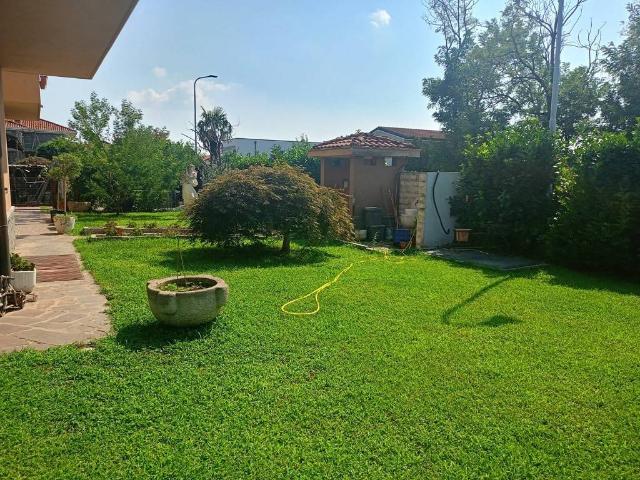 Villa Indipendente in vendita a Castano Primo, Lombardia
