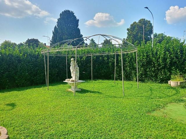 Villa Indipendente in vendita a Castano Primo, Lombardia