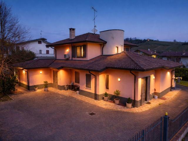Villa Indipendente in vendita a Casteggio, Lombardia