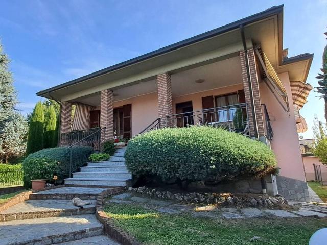Villa Indipendente in vendita a Cascina Sgarbina, Casteggio