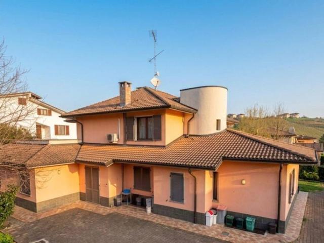 Villa Indipendente in vendita a Casteggio, Lombardia