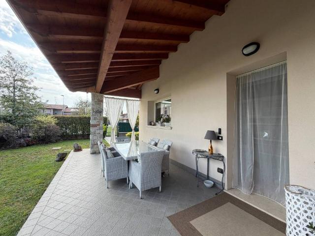 Villa Indipendente in vendita a Castegnato, Brescia