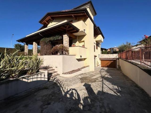Villa Indipendente in vendita a Castegnato, Lombardia